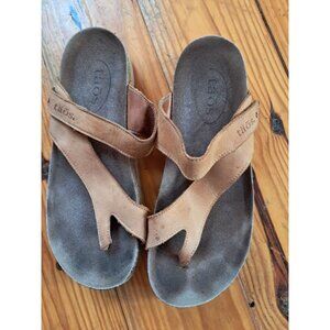 Women’s TAOS Perfect Leather Sandals Size 7